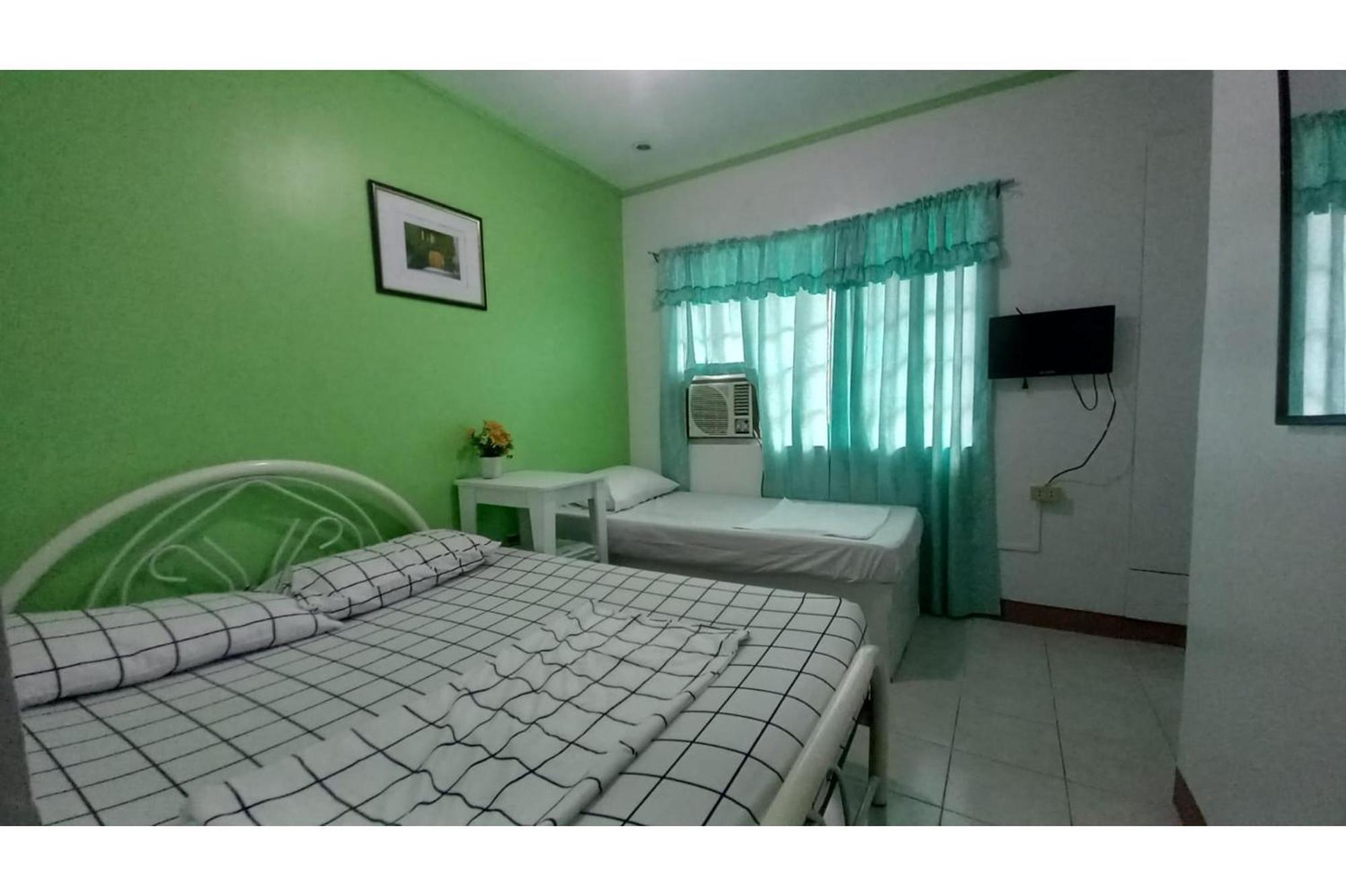 Oyo 1048 Jomckayl Apartelle Naga  Exteriör bild