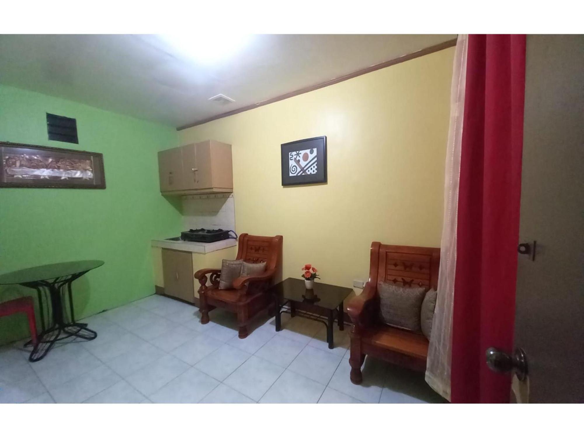 Oyo 1048 Jomckayl Apartelle Naga  Exteriör bild