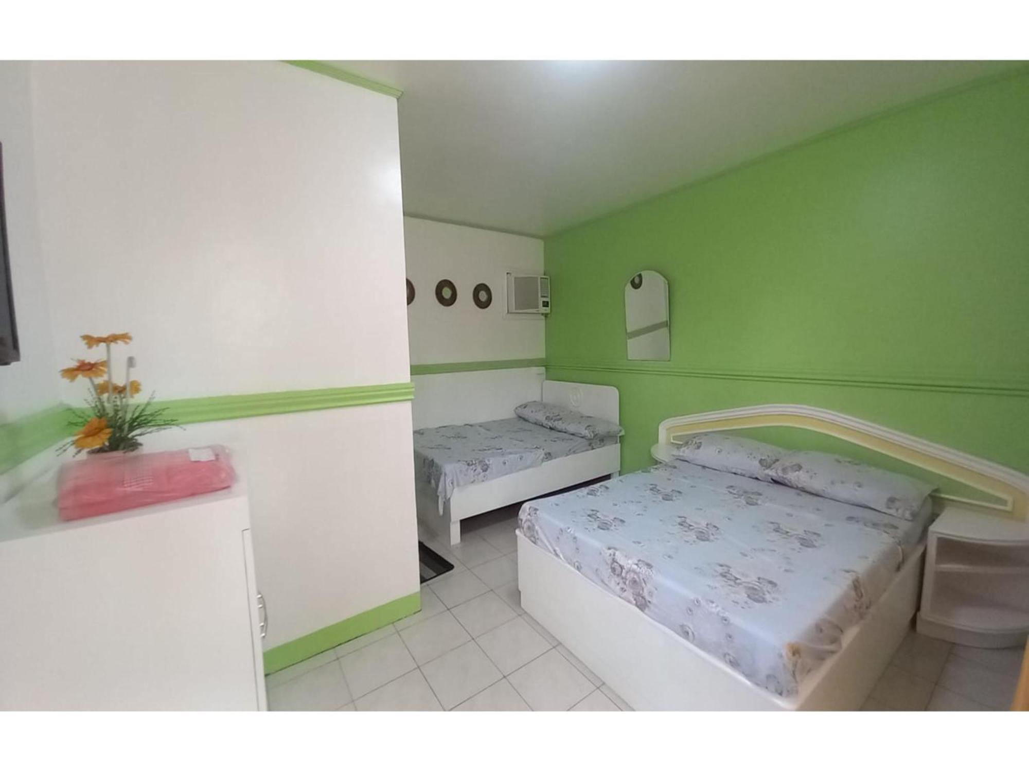 Oyo 1048 Jomckayl Apartelle Naga  Exteriör bild